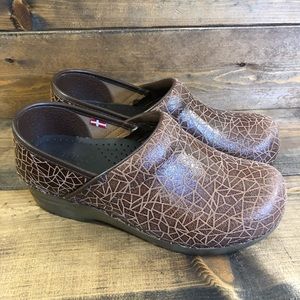 SANITA Danish Clogs Brown Crackel Nurses Shoes Women's Size EU 37 US 6